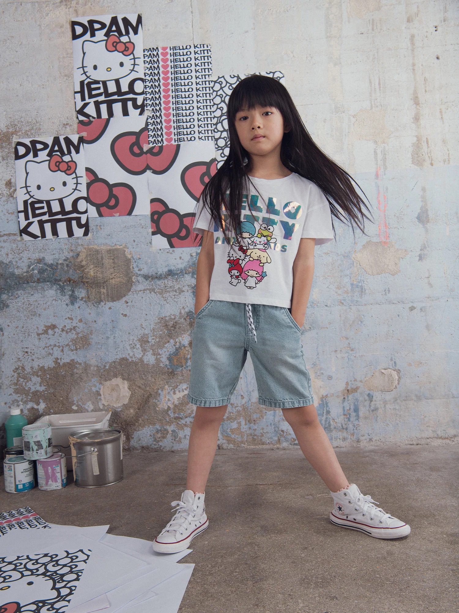 T-shirt bianca con Hello Kitty e amici - Image 3