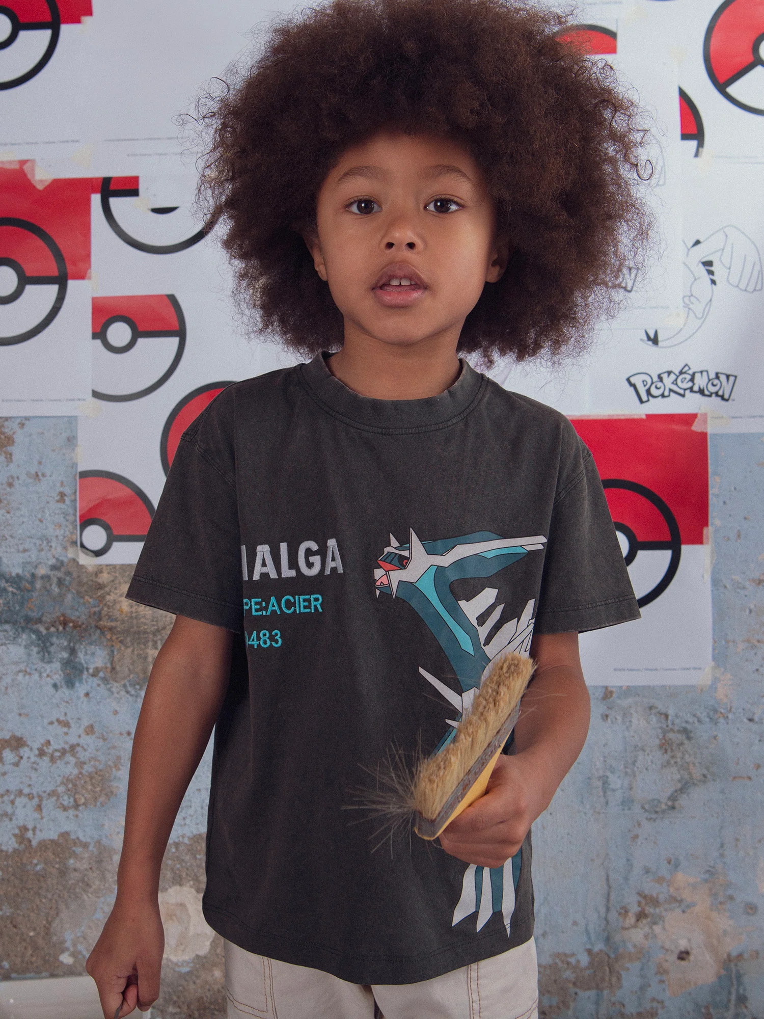 T-shirt grigia con animazione di Pokémon Dialga