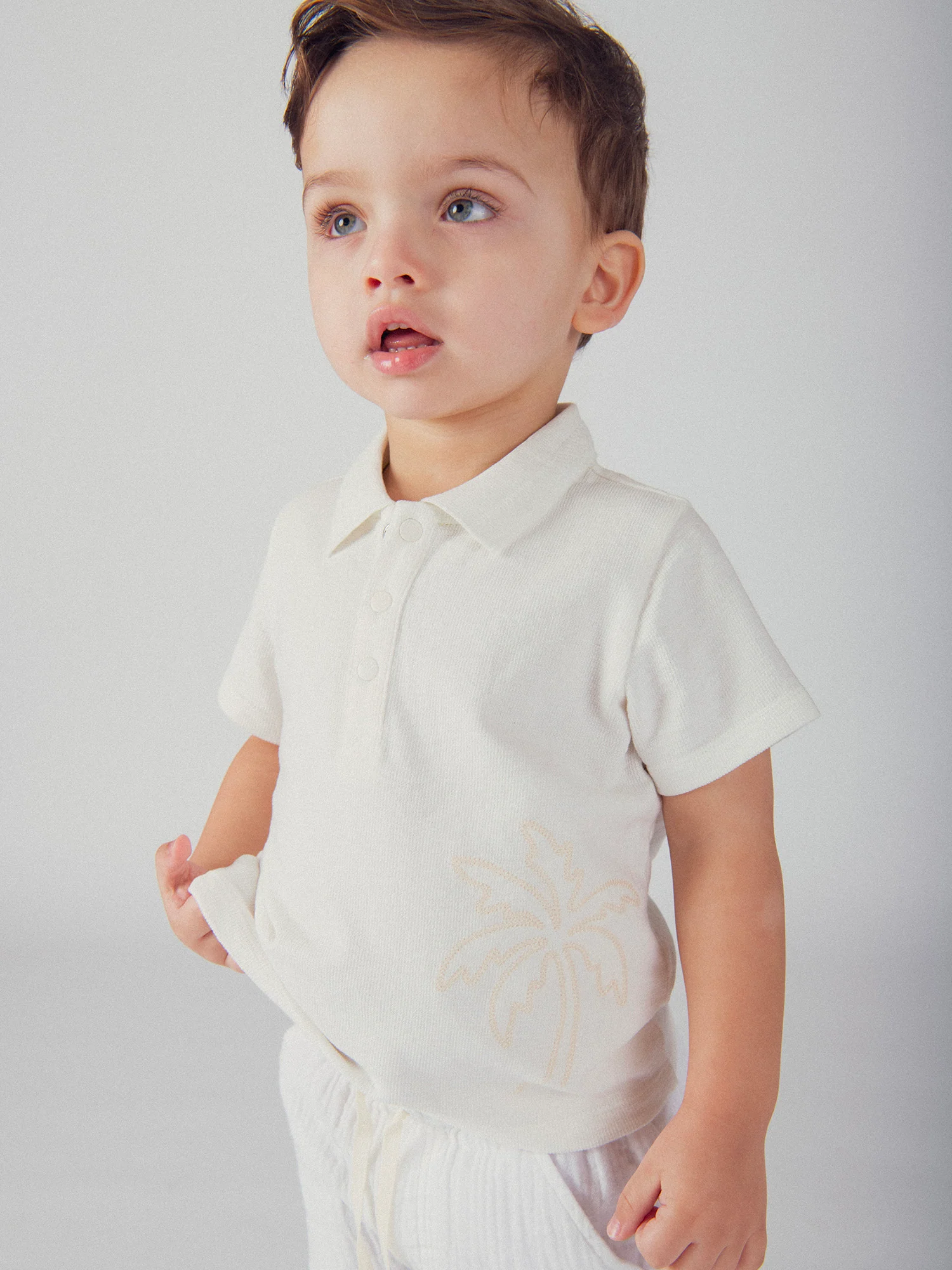 Polo ecru con ricamo di palma per bambino - Image 3