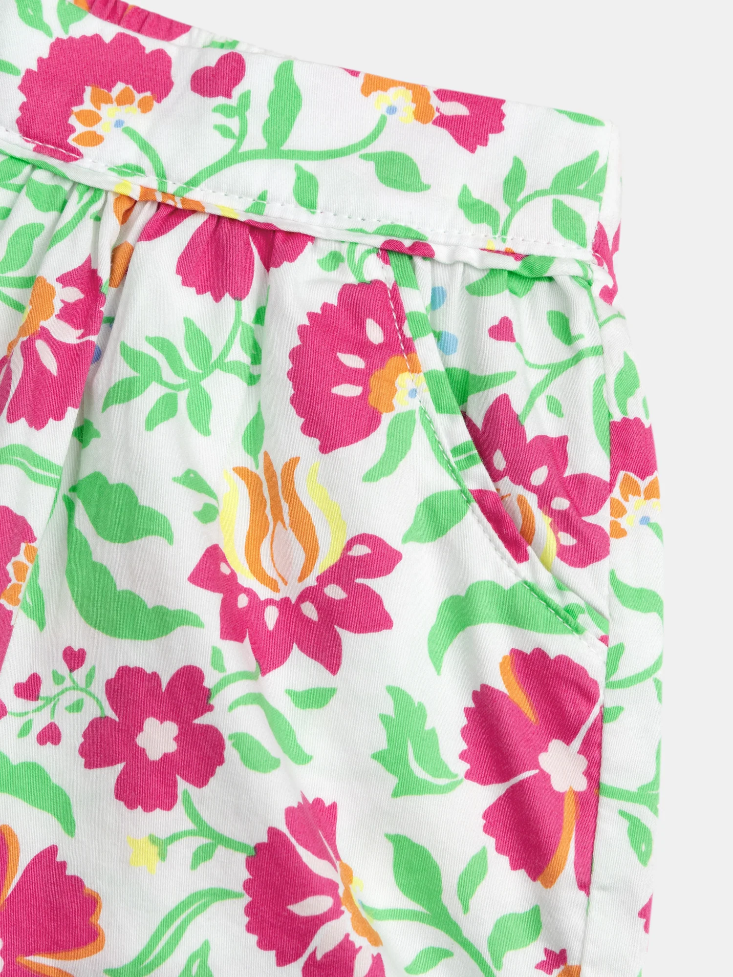 Set di blusa ricamata e pantaloni corti floreali per bambina - Image 6