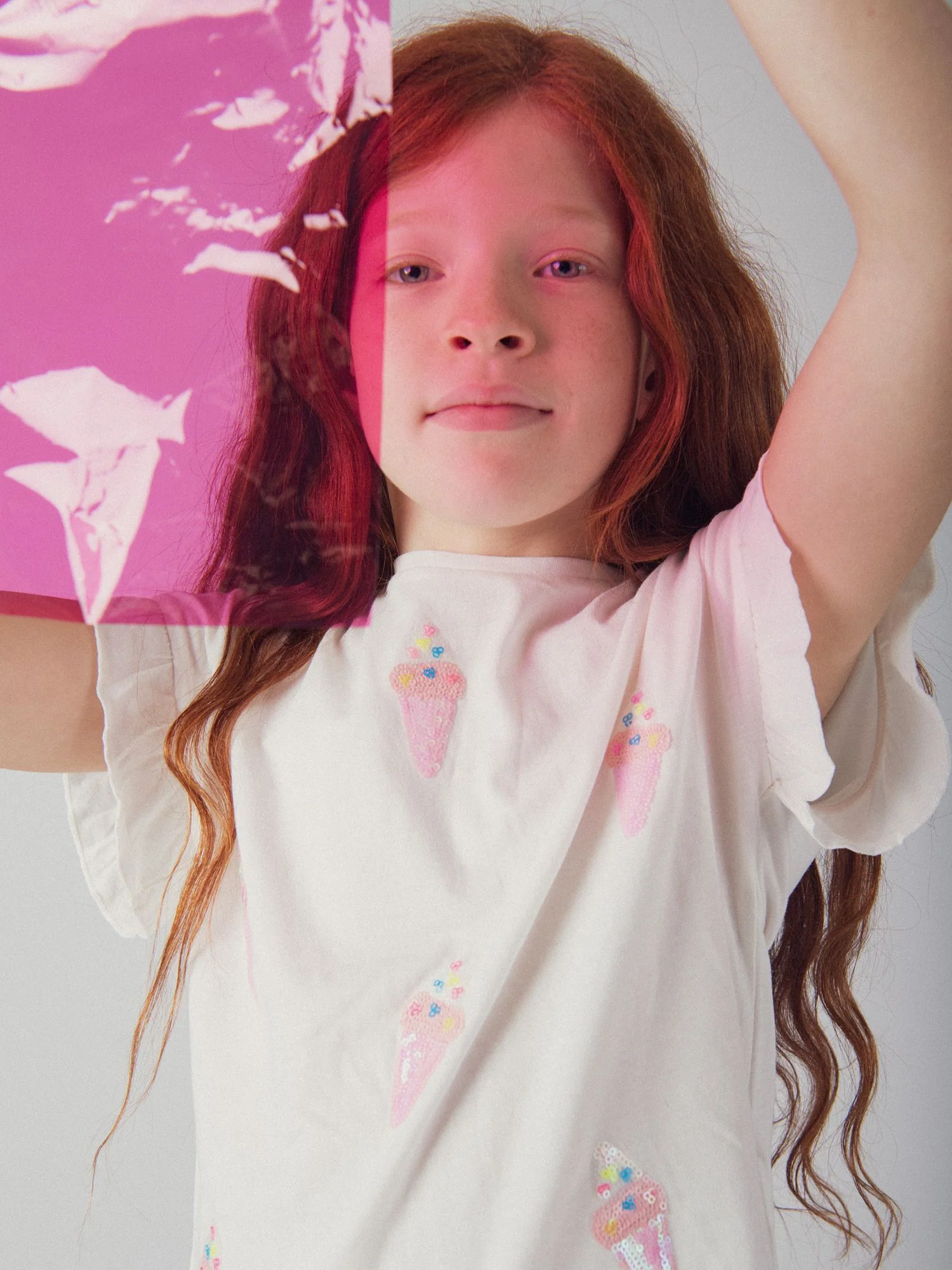 T-shirt ecru con animazione gelato in paillettes per ragazze - Image 2