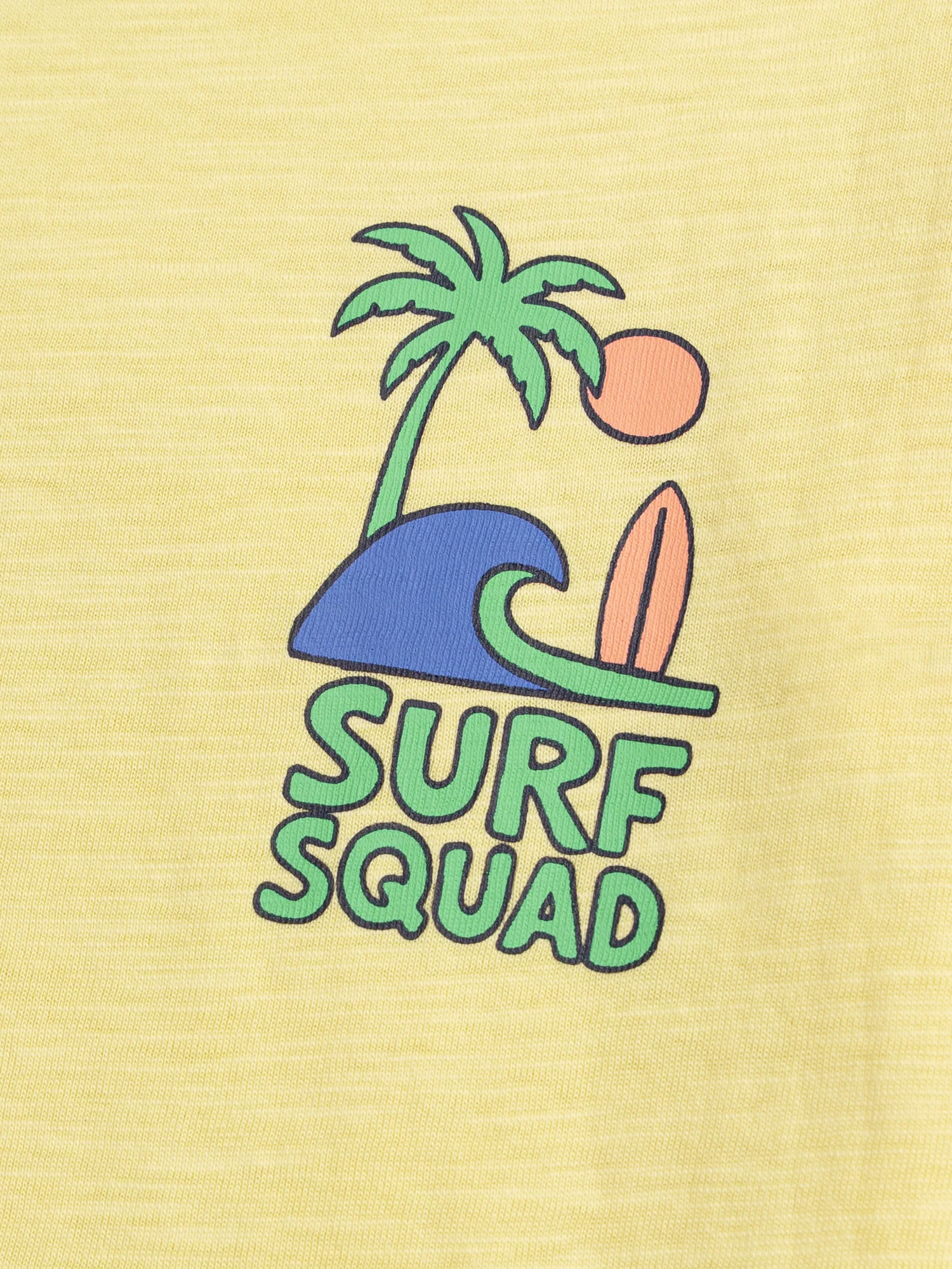 T-shirt gialla a manica corta con animazione surf per ragazzi - Image 4