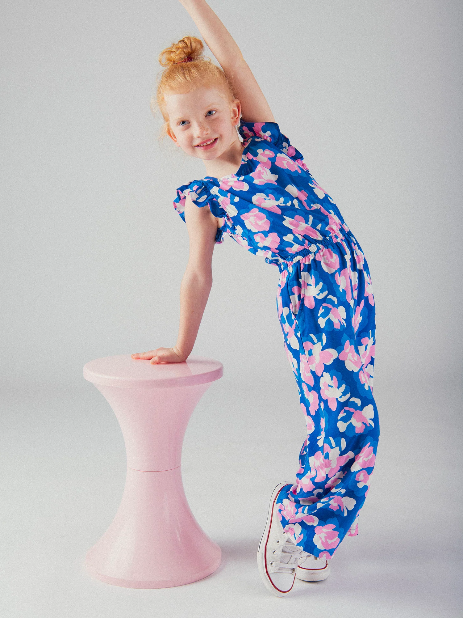 Tuta blu a stampa floreale per bambina - Image 4